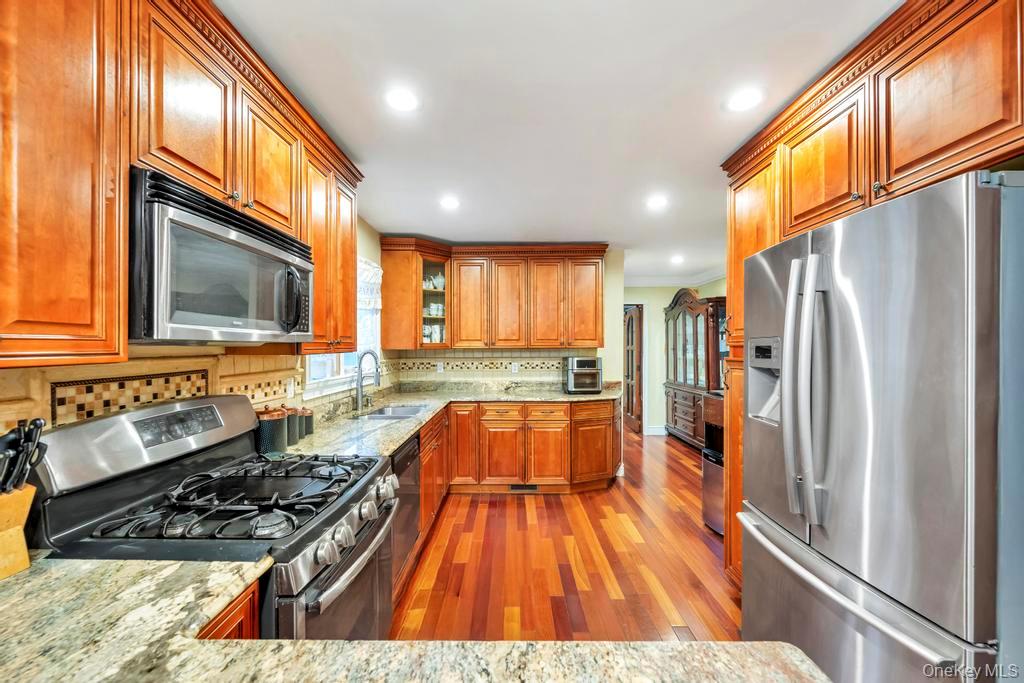 #10 photo, 277 Clocks Boulevard, East Massapequa , NY 11758