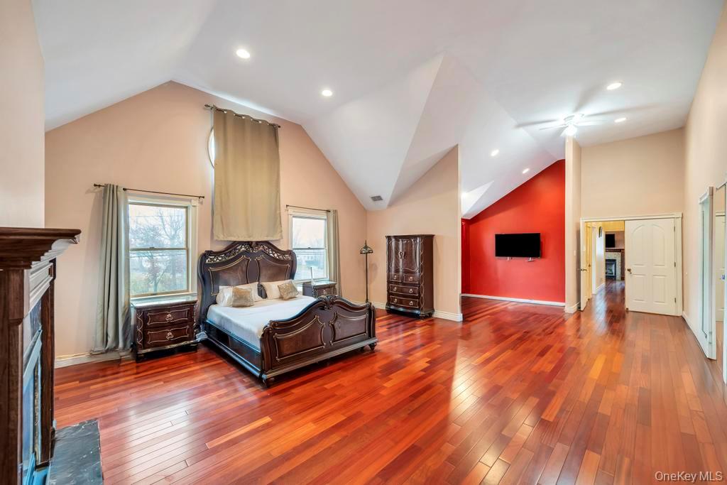 #19 photo, 277 Clocks Boulevard, East Massapequa , NY 11758