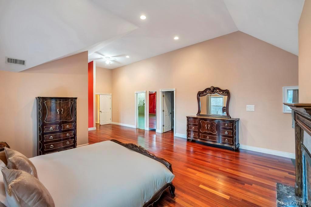 #20 photo, 277 Clocks Boulevard, East Massapequa , NY 11758