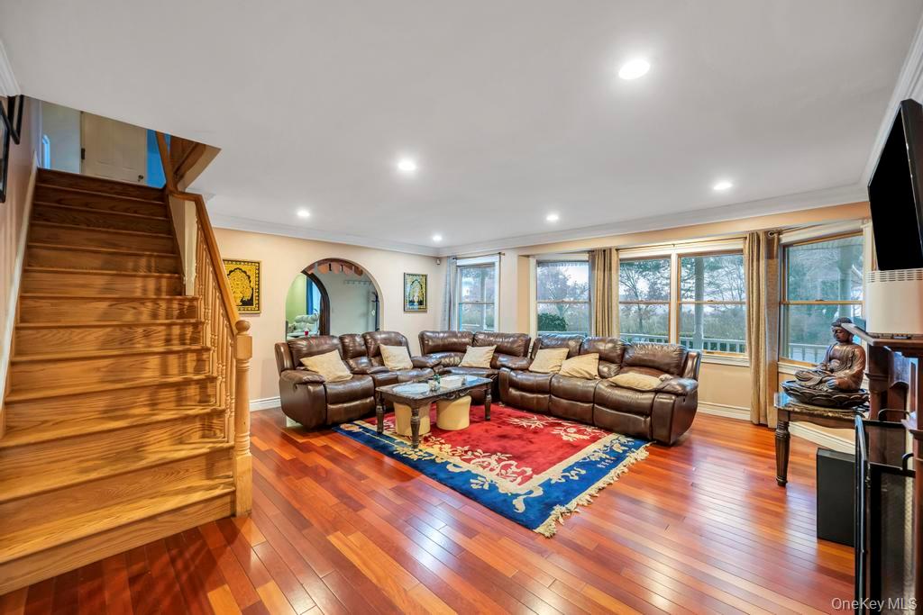 #7 photo, 277 Clocks Boulevard, East Massapequa , NY 11758