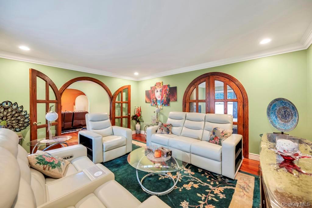 #8 photo, 277 Clocks Boulevard, East Massapequa , NY 11758