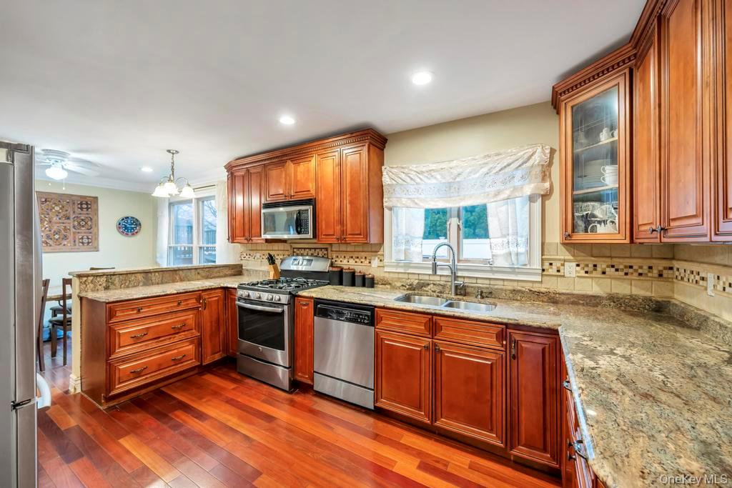 #9 photo, 277 Clocks Boulevard, East Massapequa , NY 11758