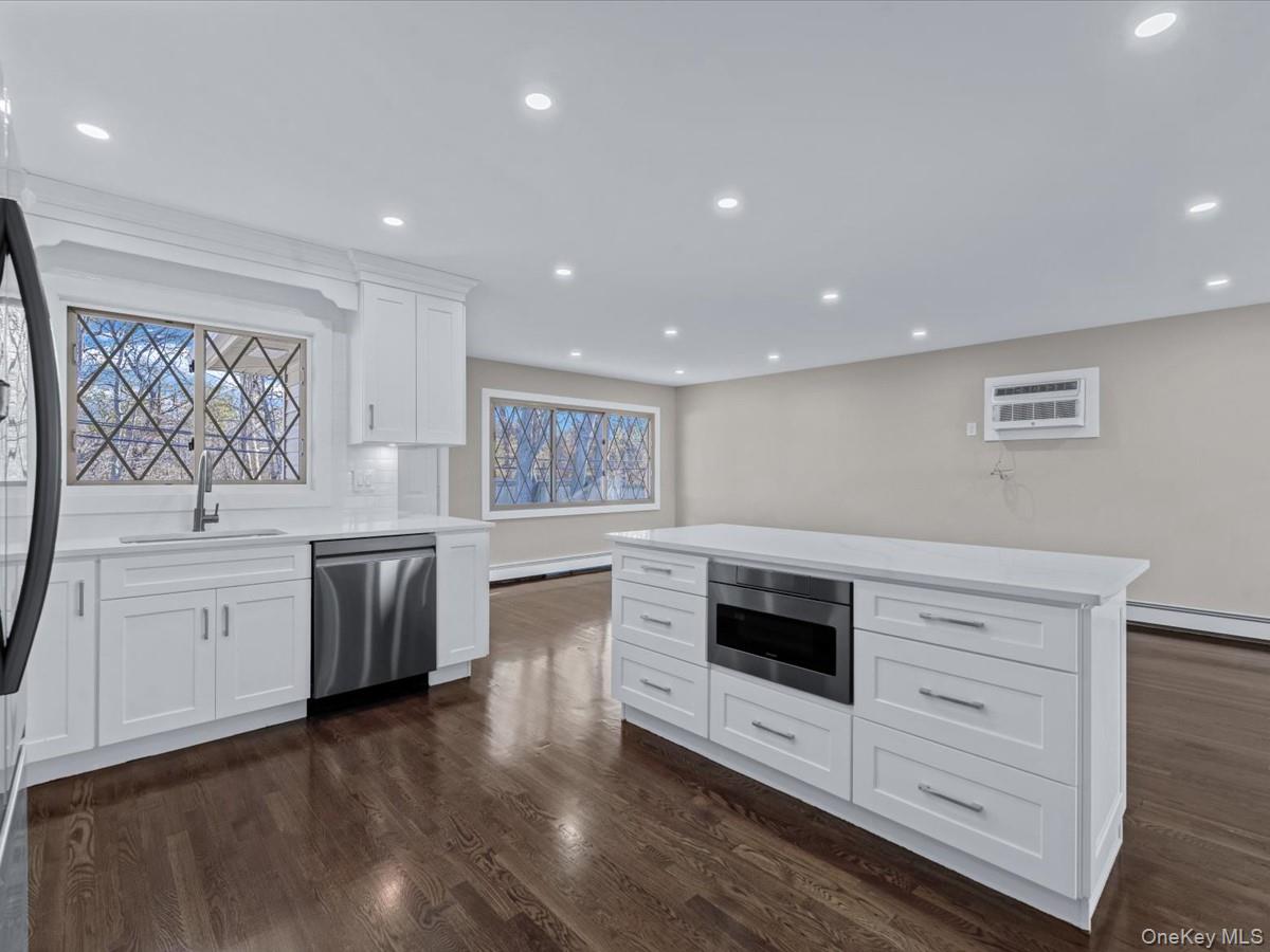 #7 photo, 3167 Morgan Drive, Wantagh , NY 11793