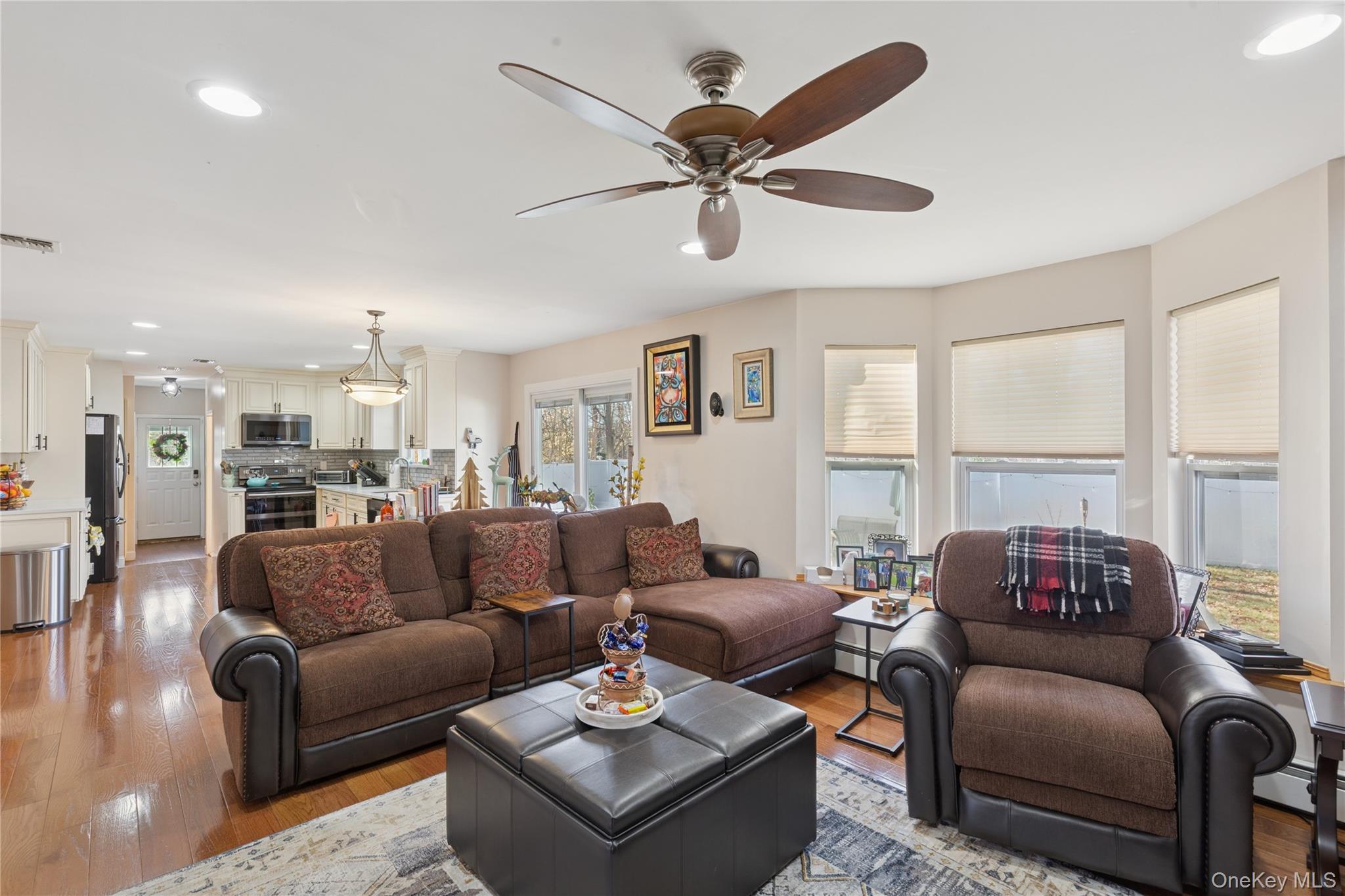 #17 photo, 262 Walker Avenue, 롱 아일랜드 East Patchogue , NY 11772