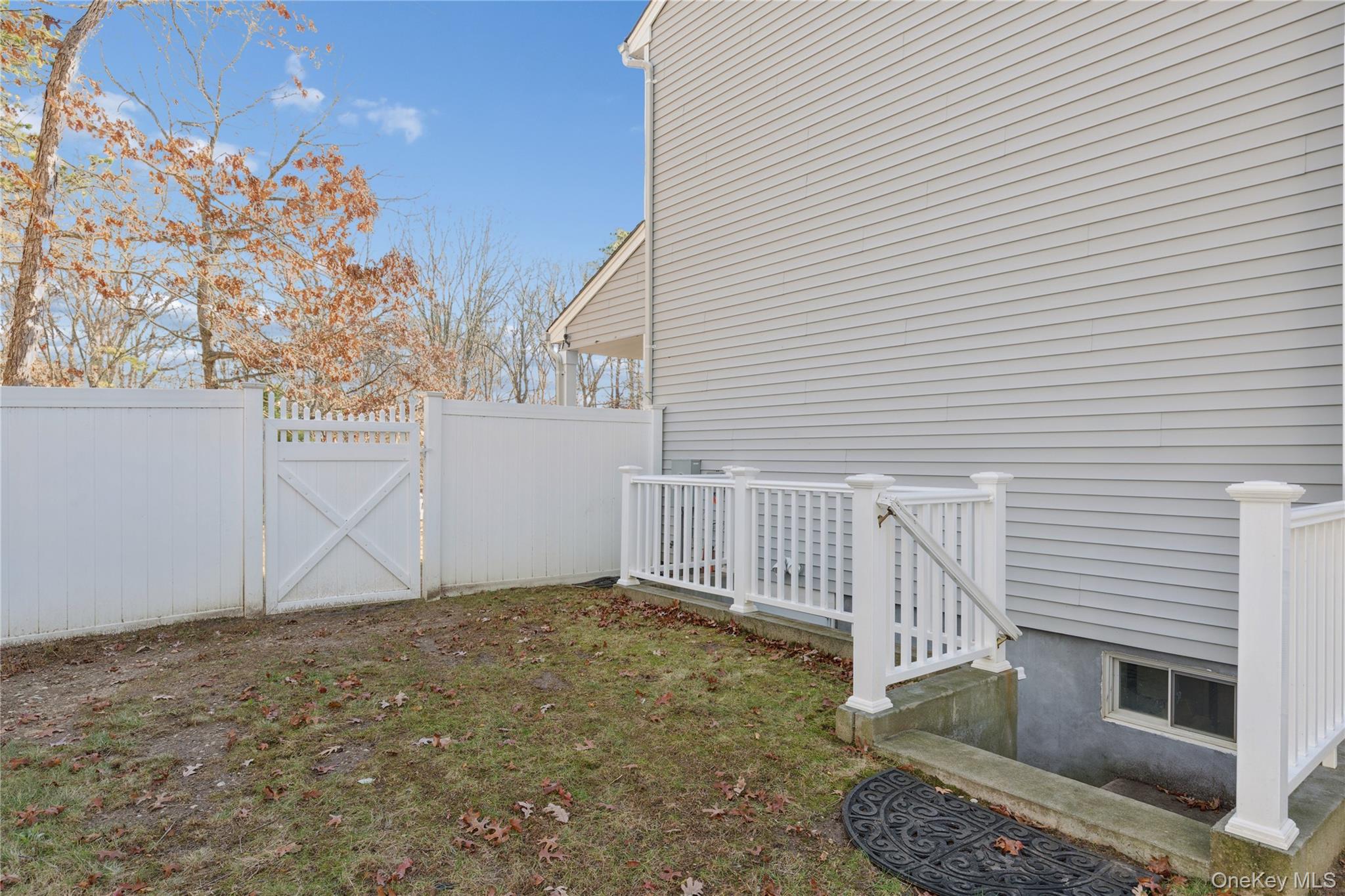 #4 photo, 262 Walker Avenue, 롱 아일랜드 East Patchogue , NY 11772