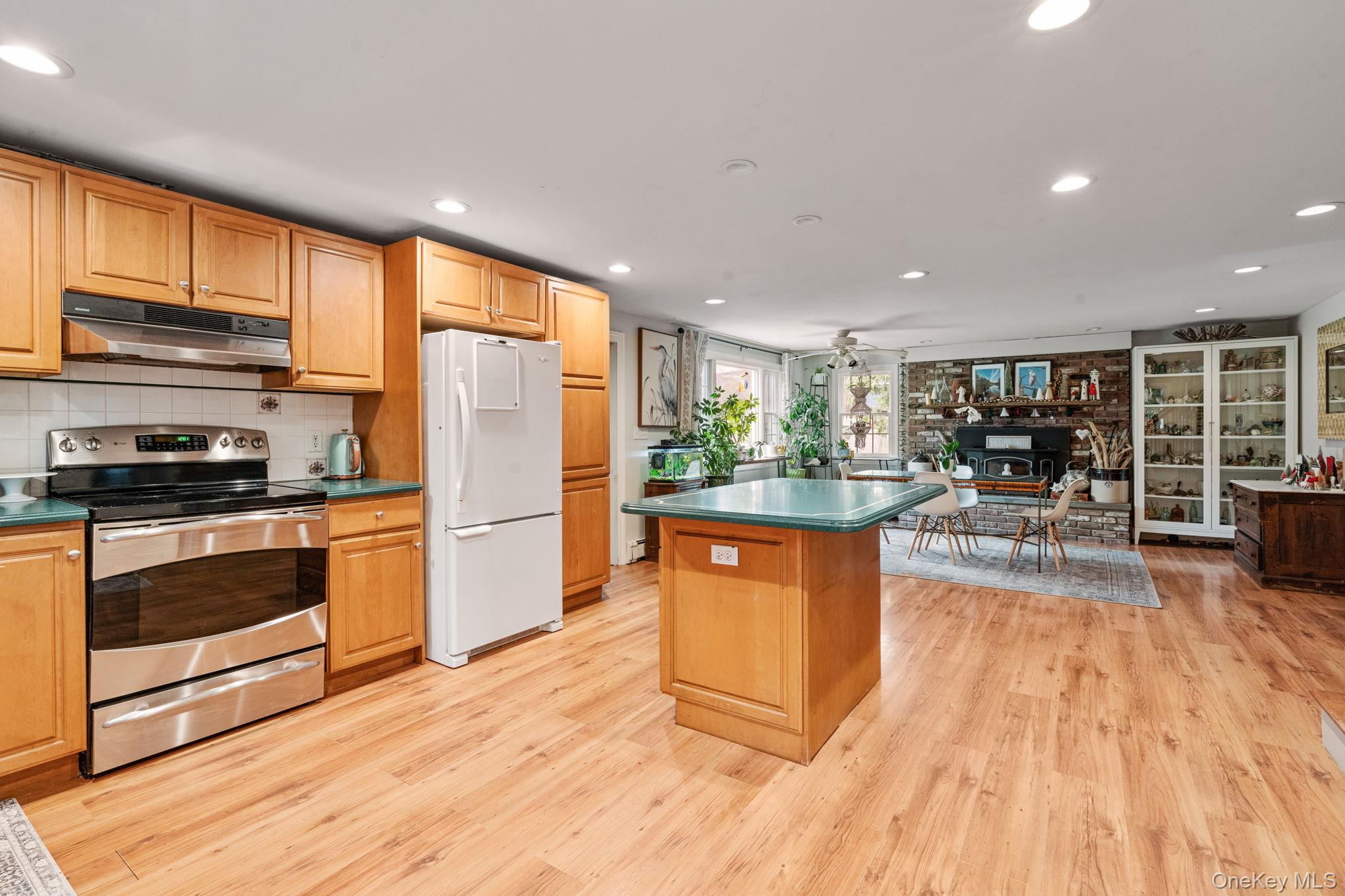 #6 photo, 170 North Country Road, 롱 아일랜드 Miller Place , NY 11764