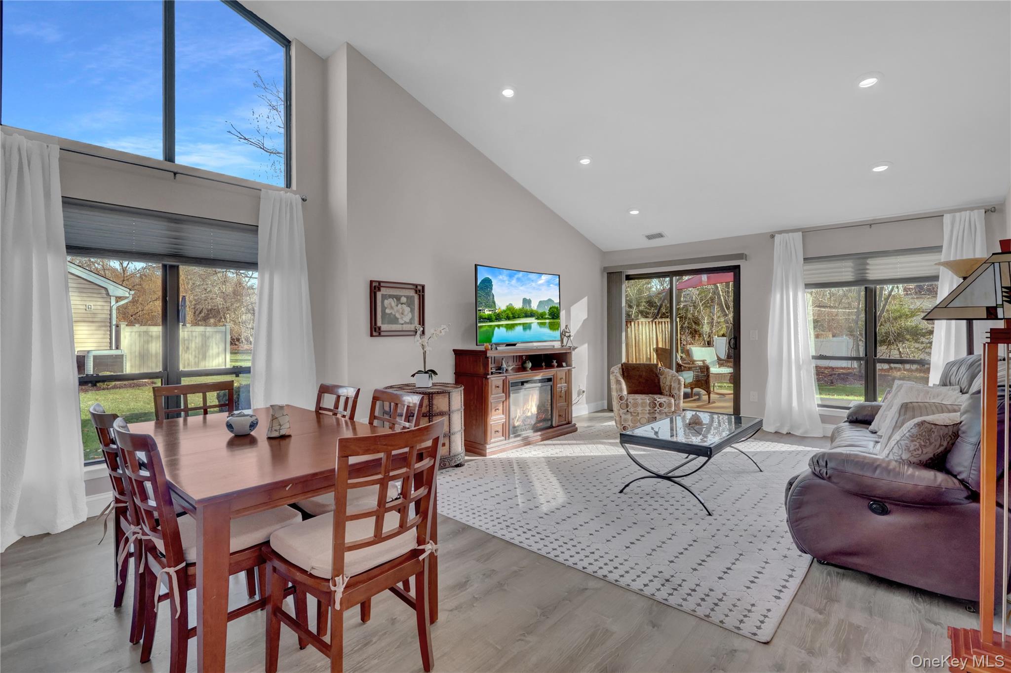 #12 photo, 248 Pond View Lane, מחוז סאפוק Smithtown , NY 11787