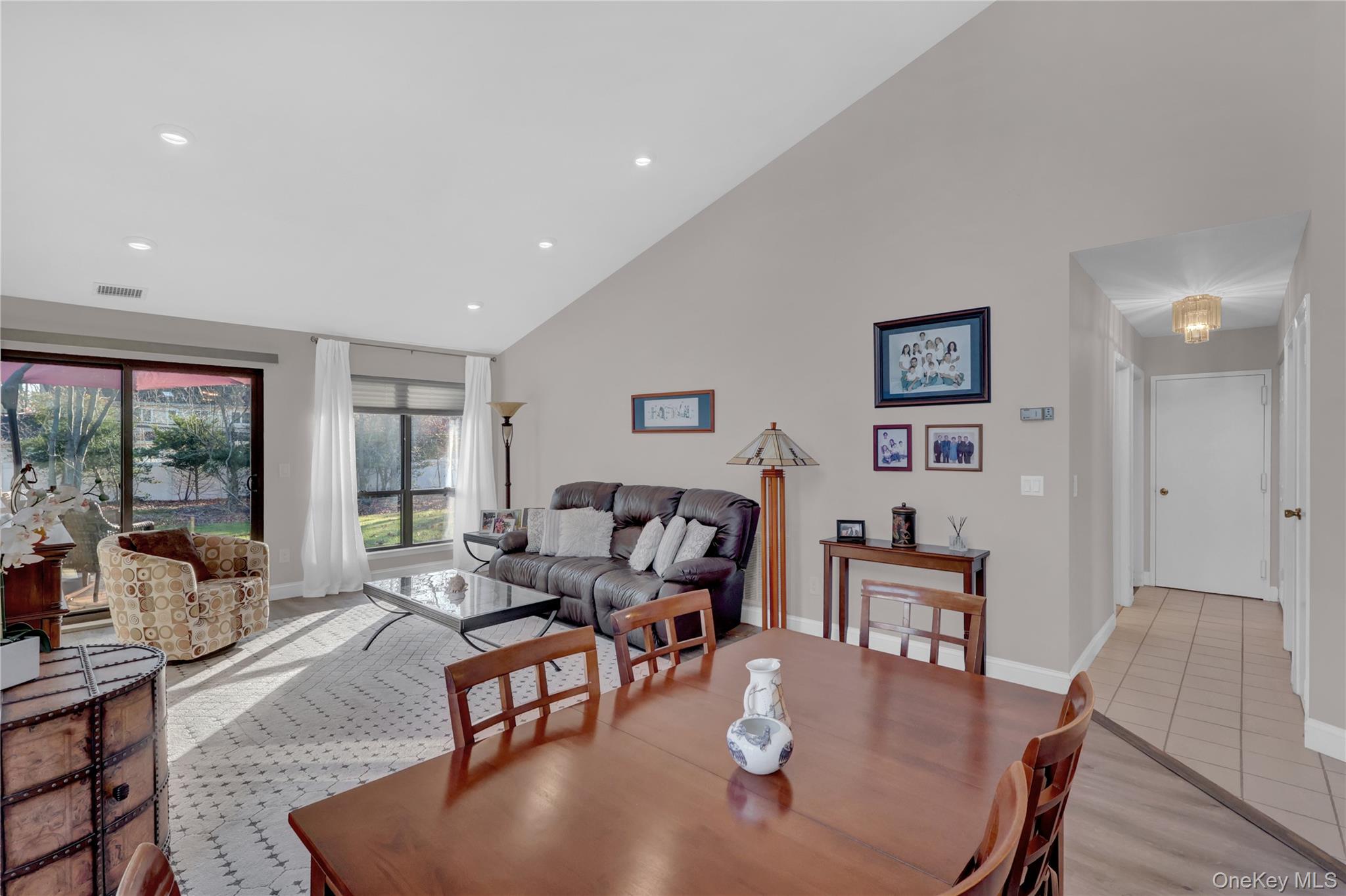 #13 photo, 248 Pond View Lane, מחוז סאפוק Smithtown , NY 11787