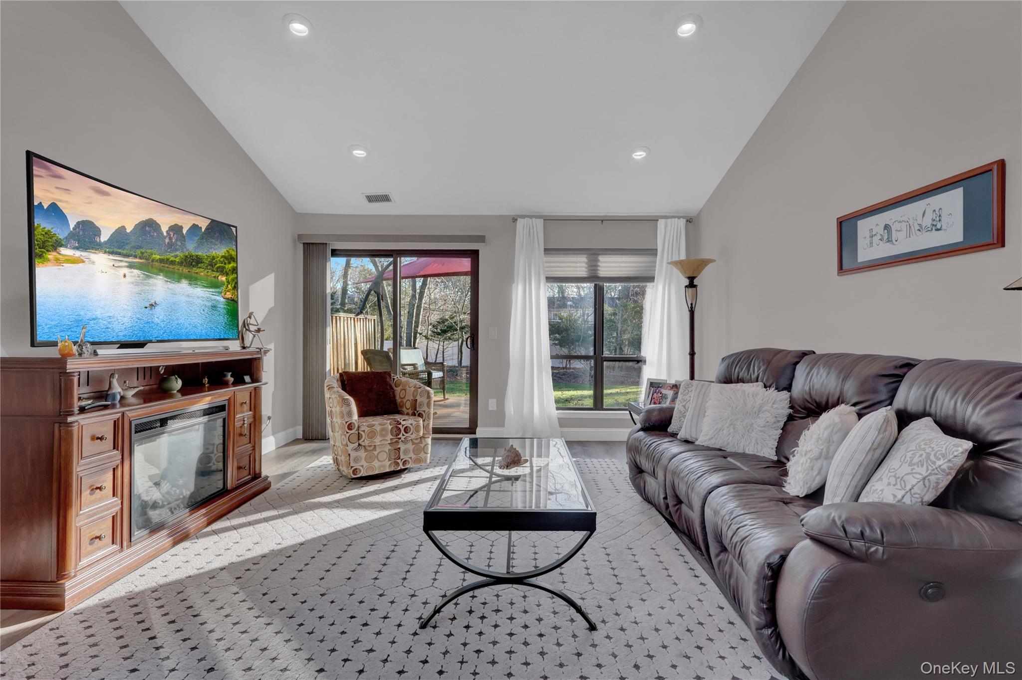 #14 photo, 248 Pond View Lane, מחוז סאפוק Smithtown , NY 11787