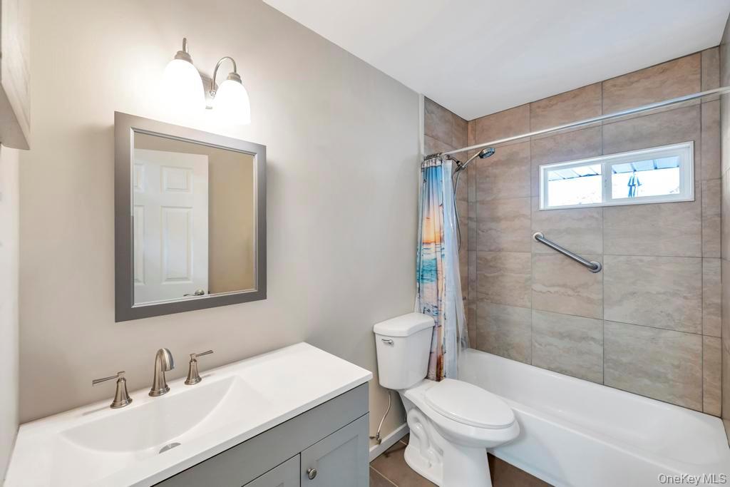 #17 photo, 10 Westwind Drive, Саффолк ‖ Bohemia , NY 11716