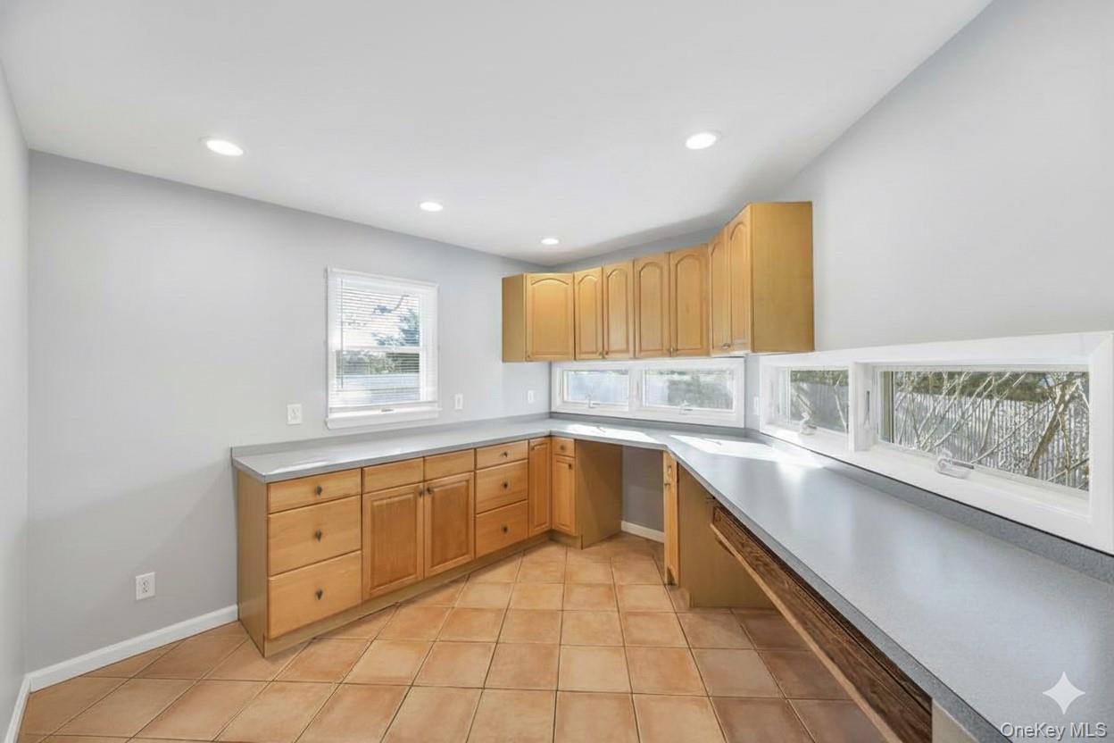 #20 photo, 10 Westwind Drive, Саффолк ‖ Bohemia , NY 11716