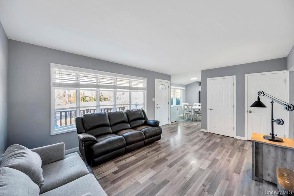 #4 photo, 10 Westwind Drive, Саффолк ‖ Bohemia , NY 11716