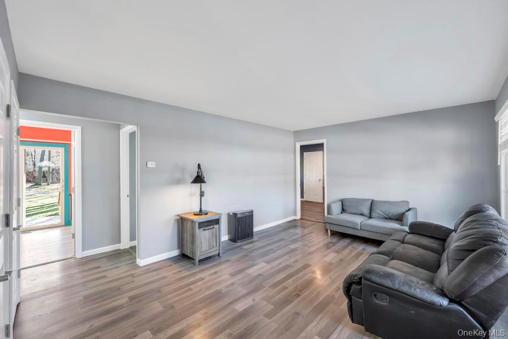 #5 photo, 10 Westwind Drive, Саффолк ‖ Bohemia , NY 11716