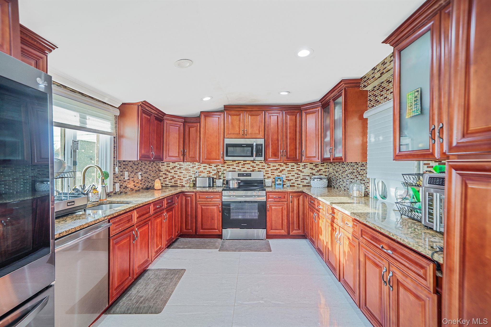 #12 photo, 897 Washington Avenue, Westbury , NY 11590