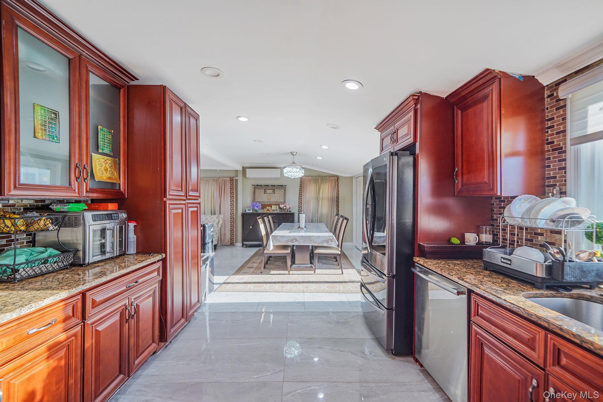 #15 photo, 897 Washington Avenue, Westbury , NY 11590