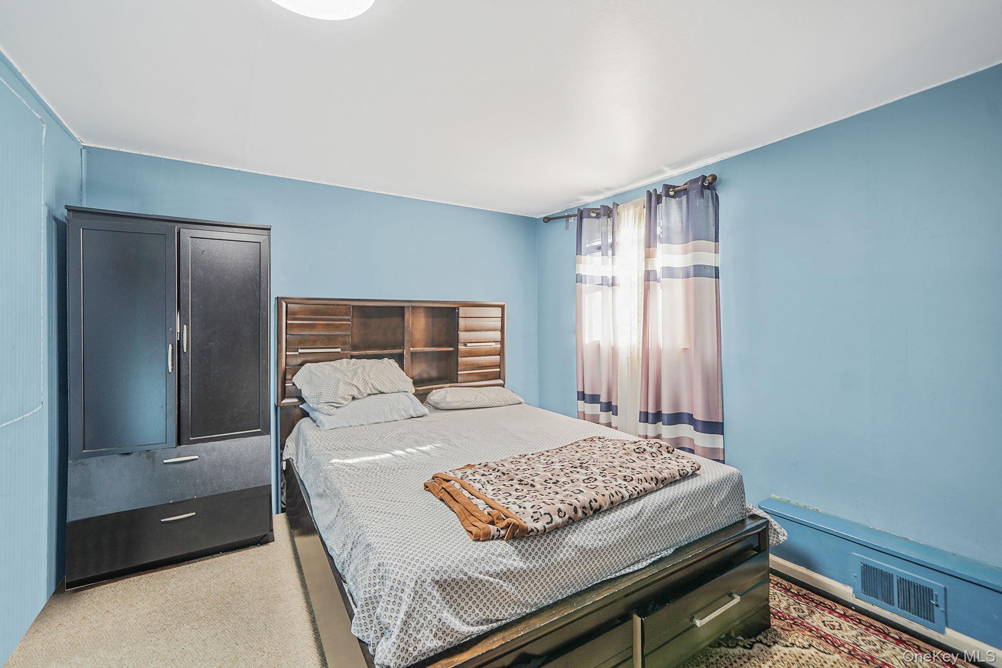 #16 photo, 897 Washington Avenue, Westbury , NY 11590