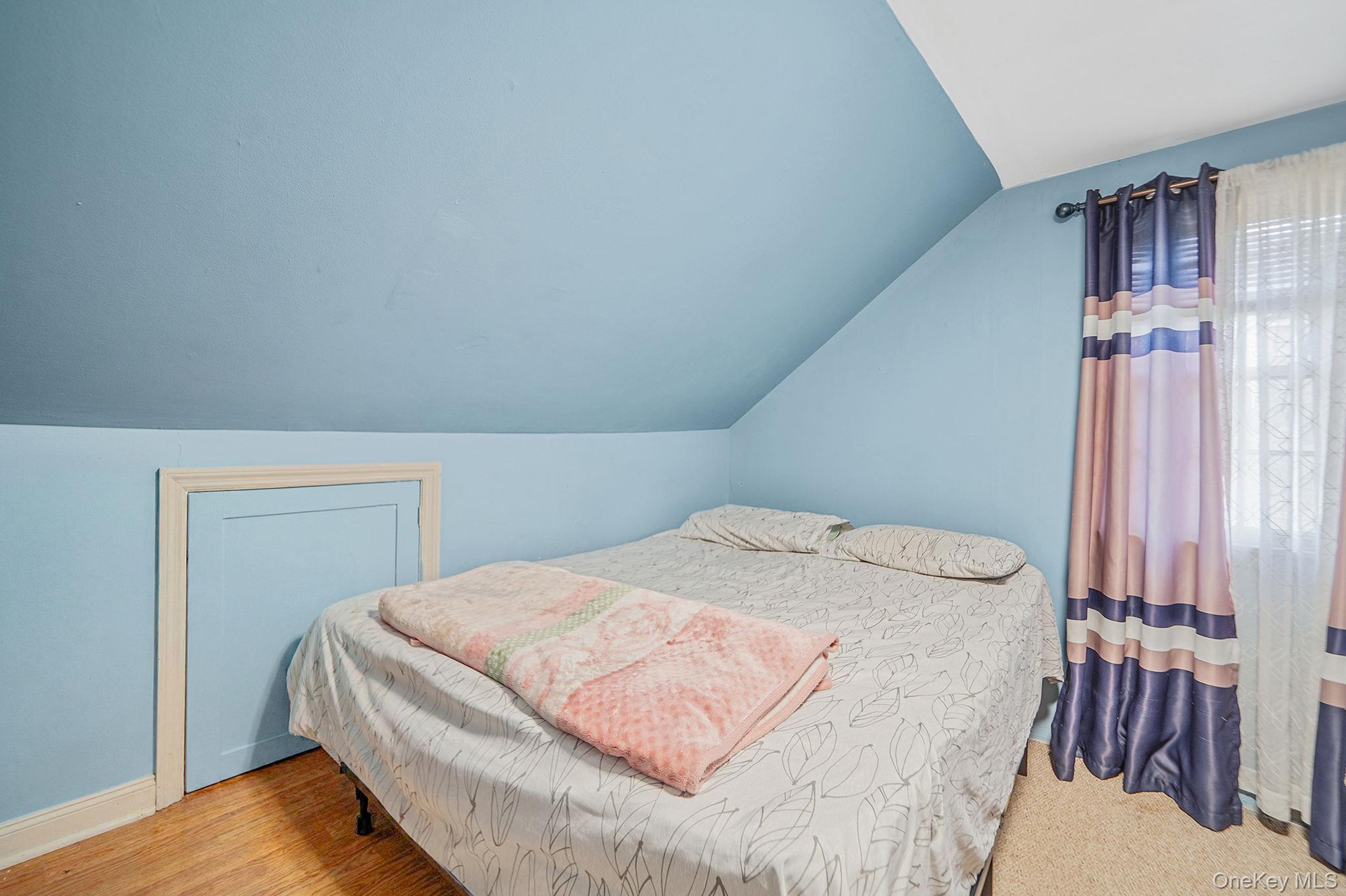 #19 photo, 897 Washington Avenue, Westbury , NY 11590