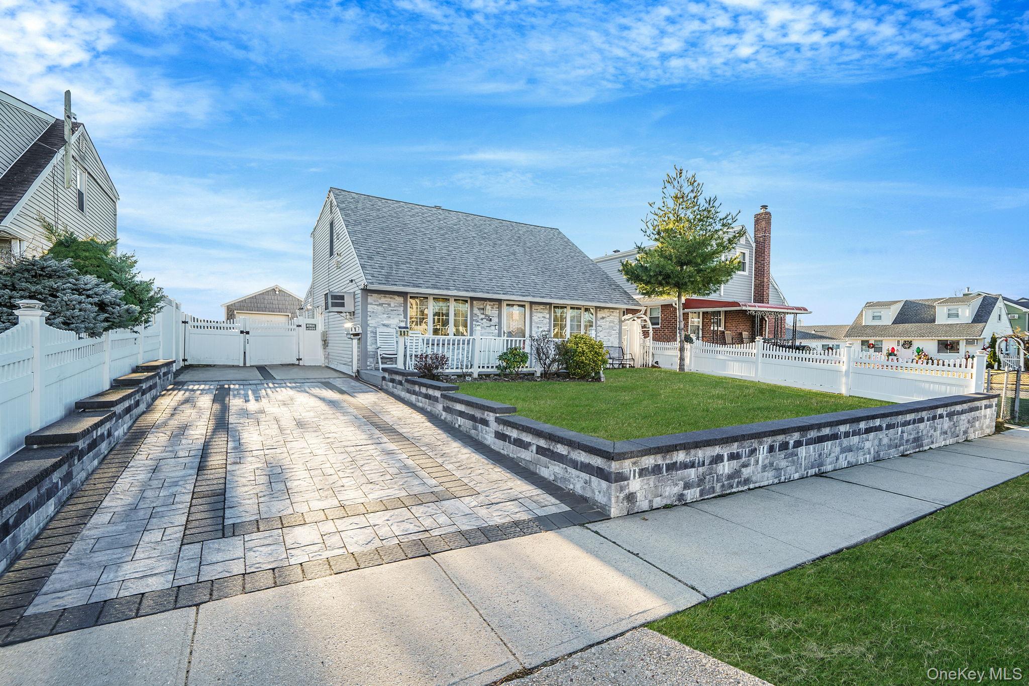 #2 photo, 897 Washington Avenue, Westbury , NY 11590