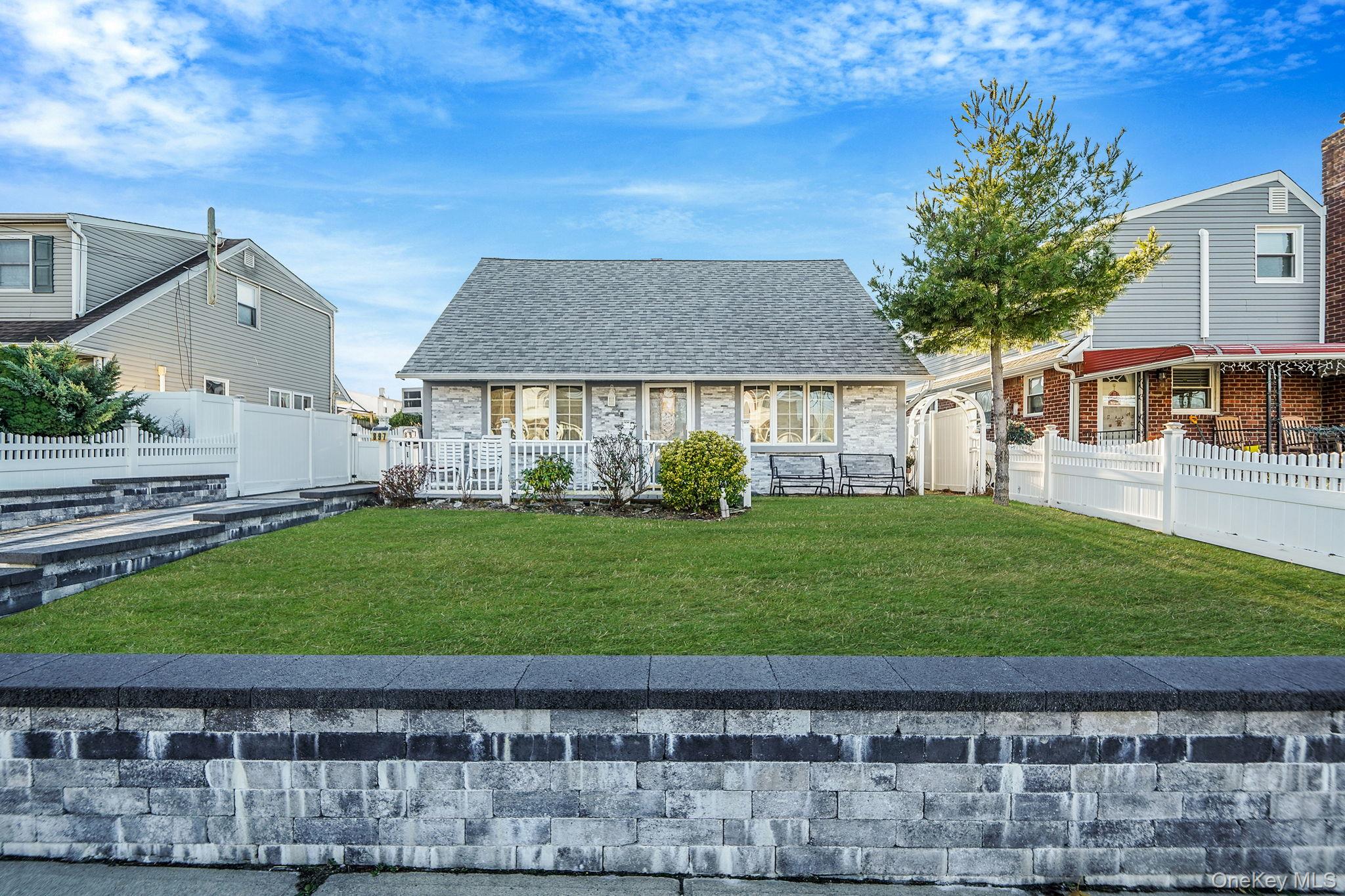 #3 photo, 897 Washington Avenue, Westbury , NY 11590