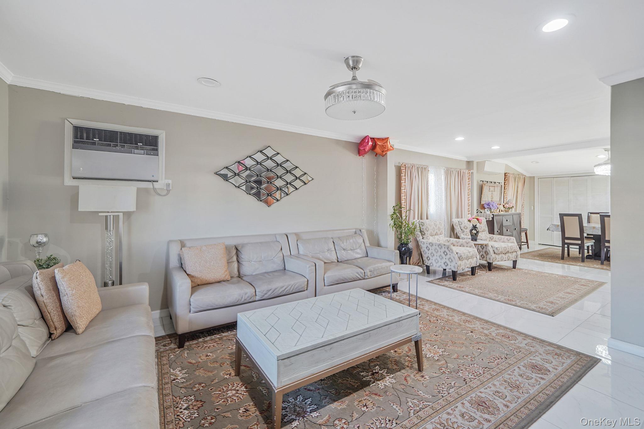 #5 photo, 897 Washington Avenue, Westbury , NY 11590