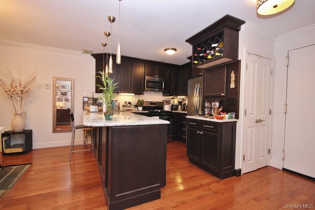 #10 photo, 1374 Midland Avenue, Bronxville , NY 10708