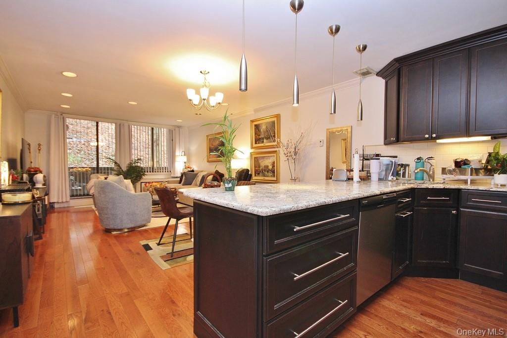 #6 photo, 1374 Midland Avenue, Bronxville , NY 10708