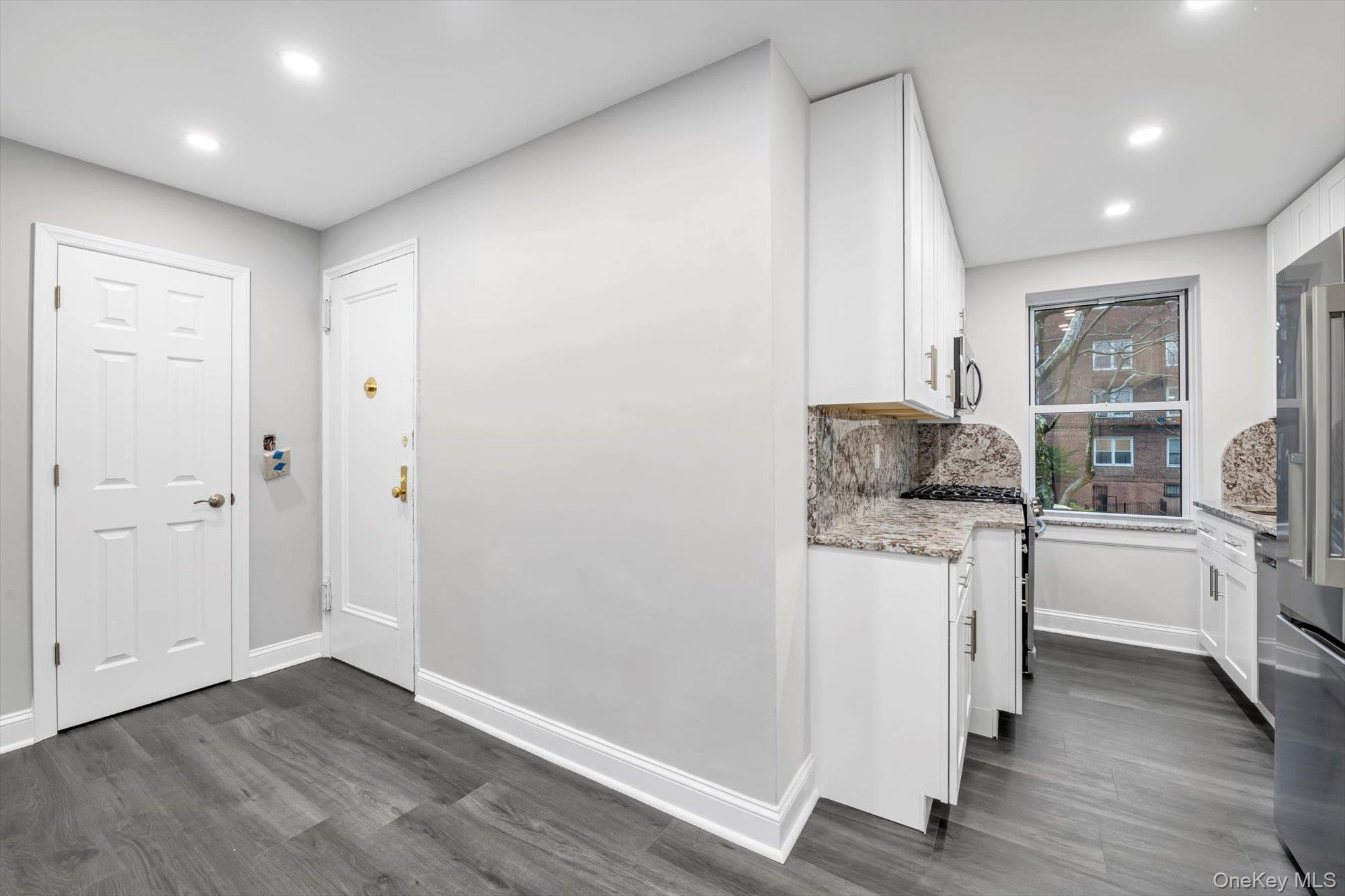 #4 photo, 79-06 Main Street, Куинс ‖ Flushing , NY 11367