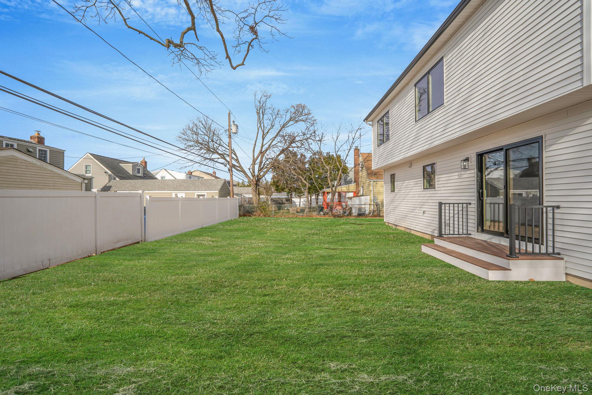 #6 photo, 115 Riviera Parkway, Lindenhurst , NY 11757