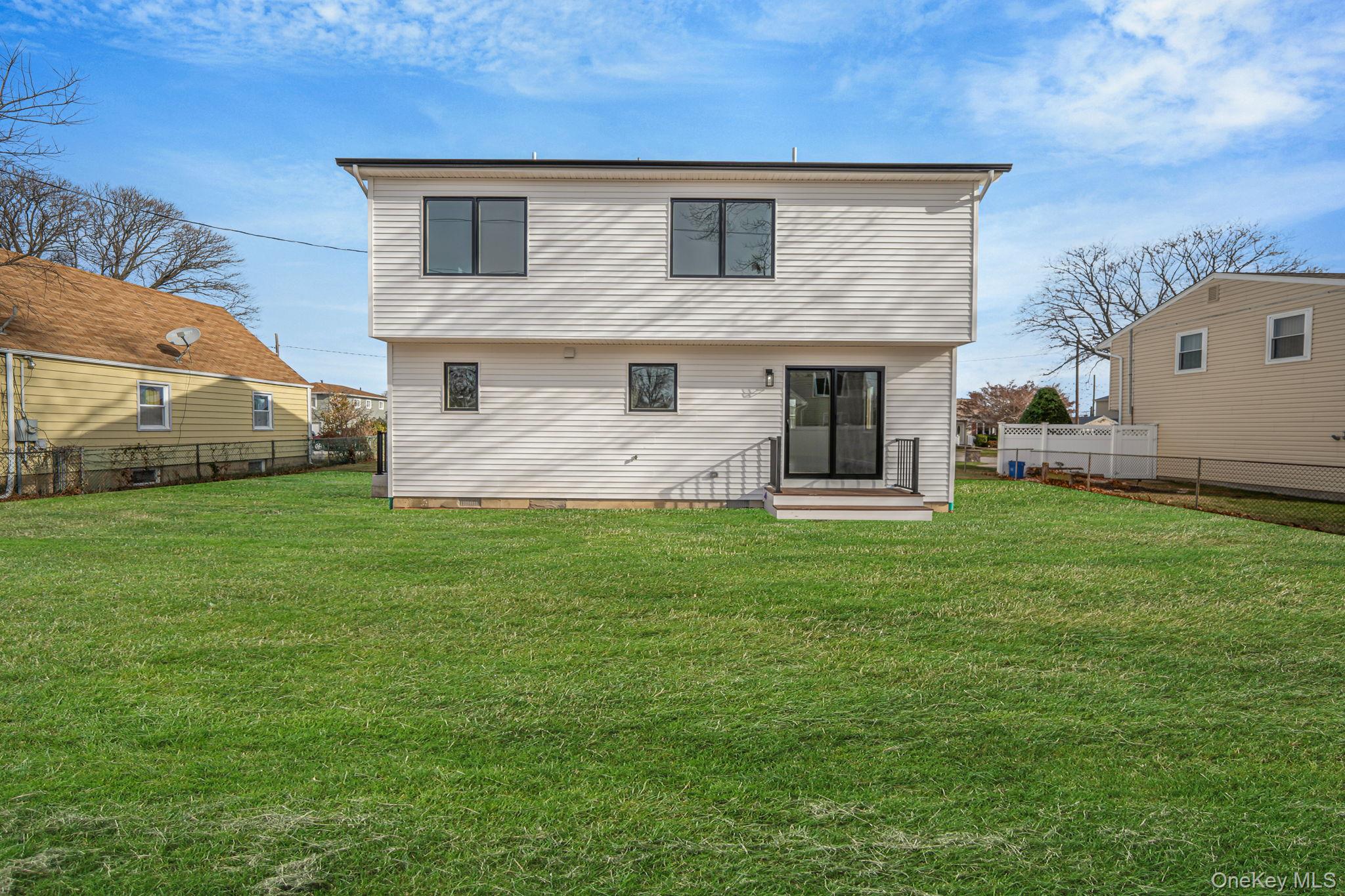 #7 photo, 115 Riviera Parkway, Lindenhurst , NY 11757