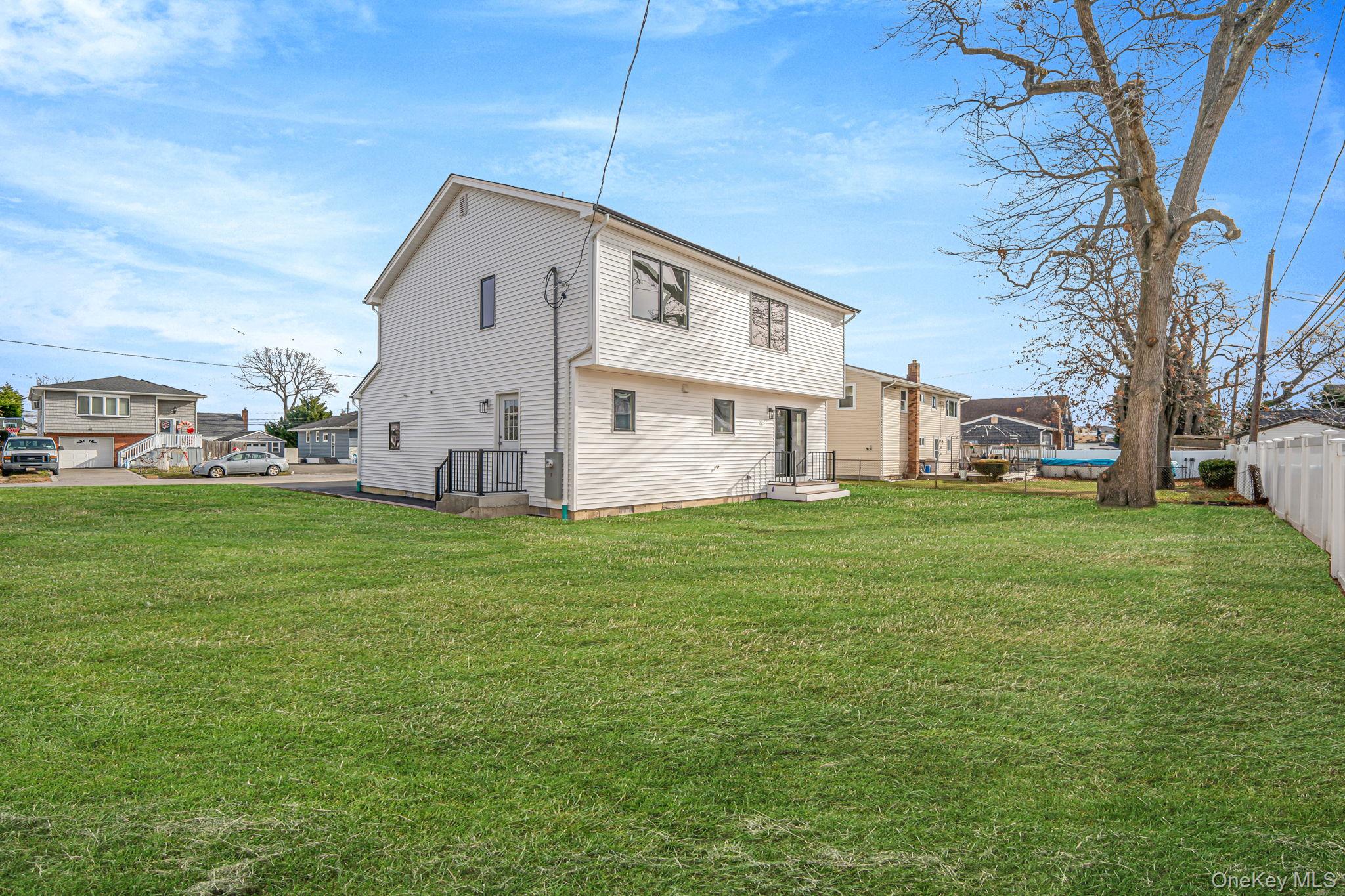 #8 photo, 115 Riviera Parkway, Lindenhurst , NY 11757