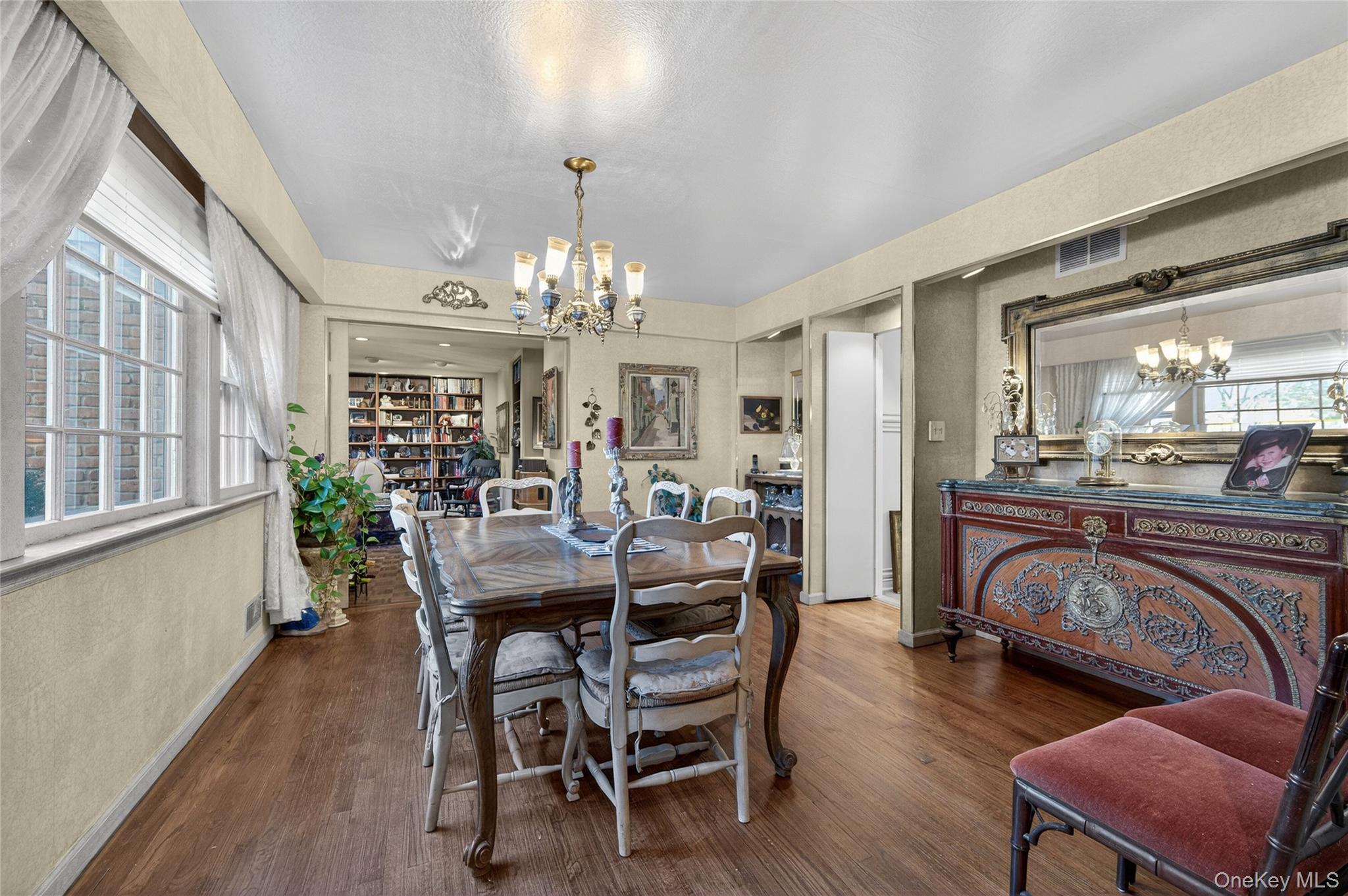 #6 photo, 300 Circle Road, ناسو Muttontown , NY 11791