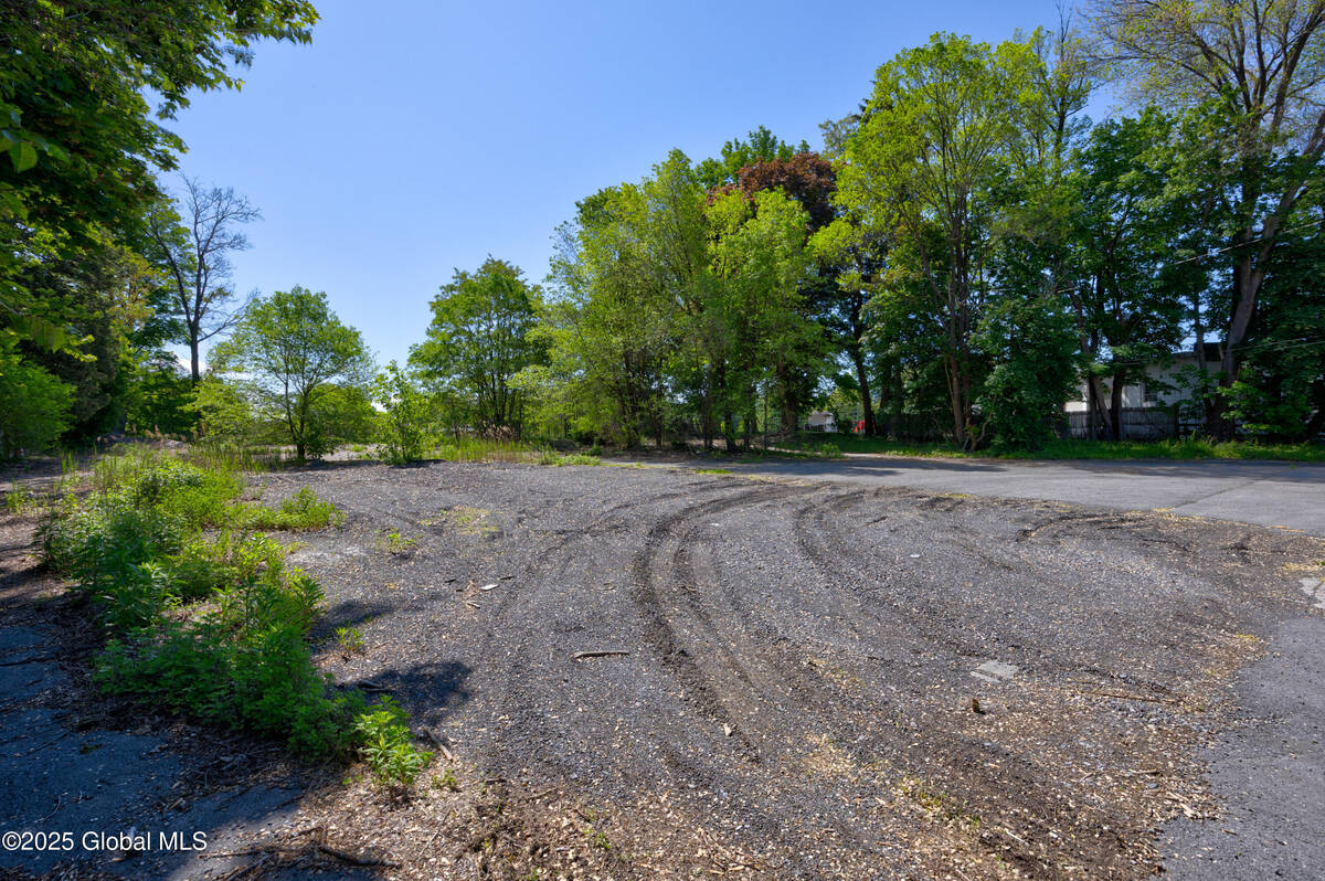 #13 photo, 183-185 Church Avenue, Ballston , NY 12020