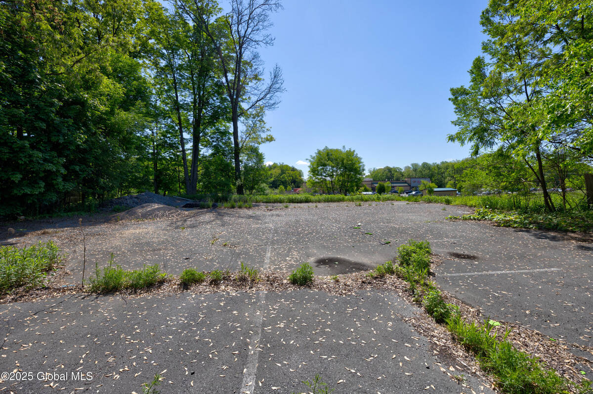 #7 photo, 183-185 Church Avenue, Ballston , NY 12020