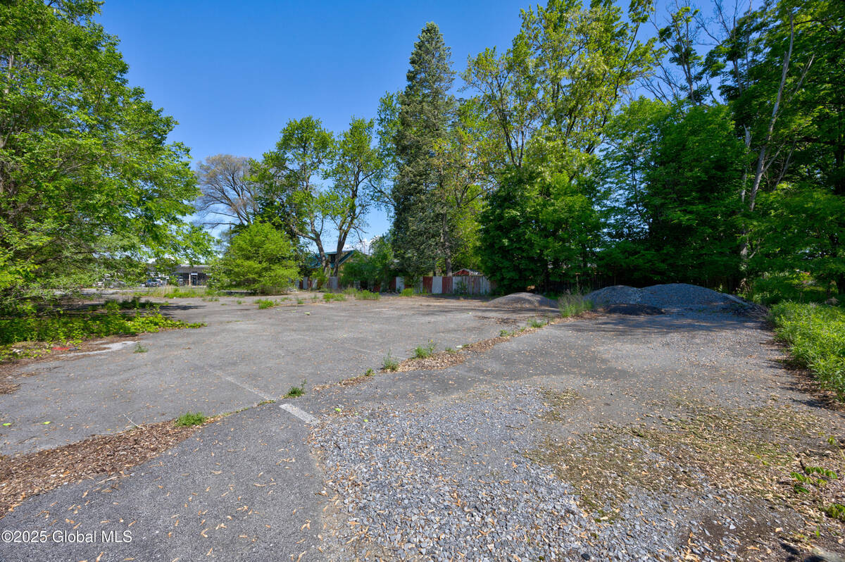 #13 photo, 183-185 Church Avenue, Ballston , NY 12020