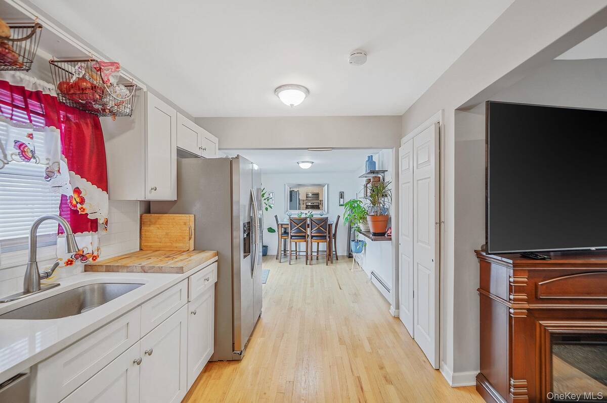 #13 photo, 13 Poplar Street, 롱 아일랜드 Central Islip , NY 11722