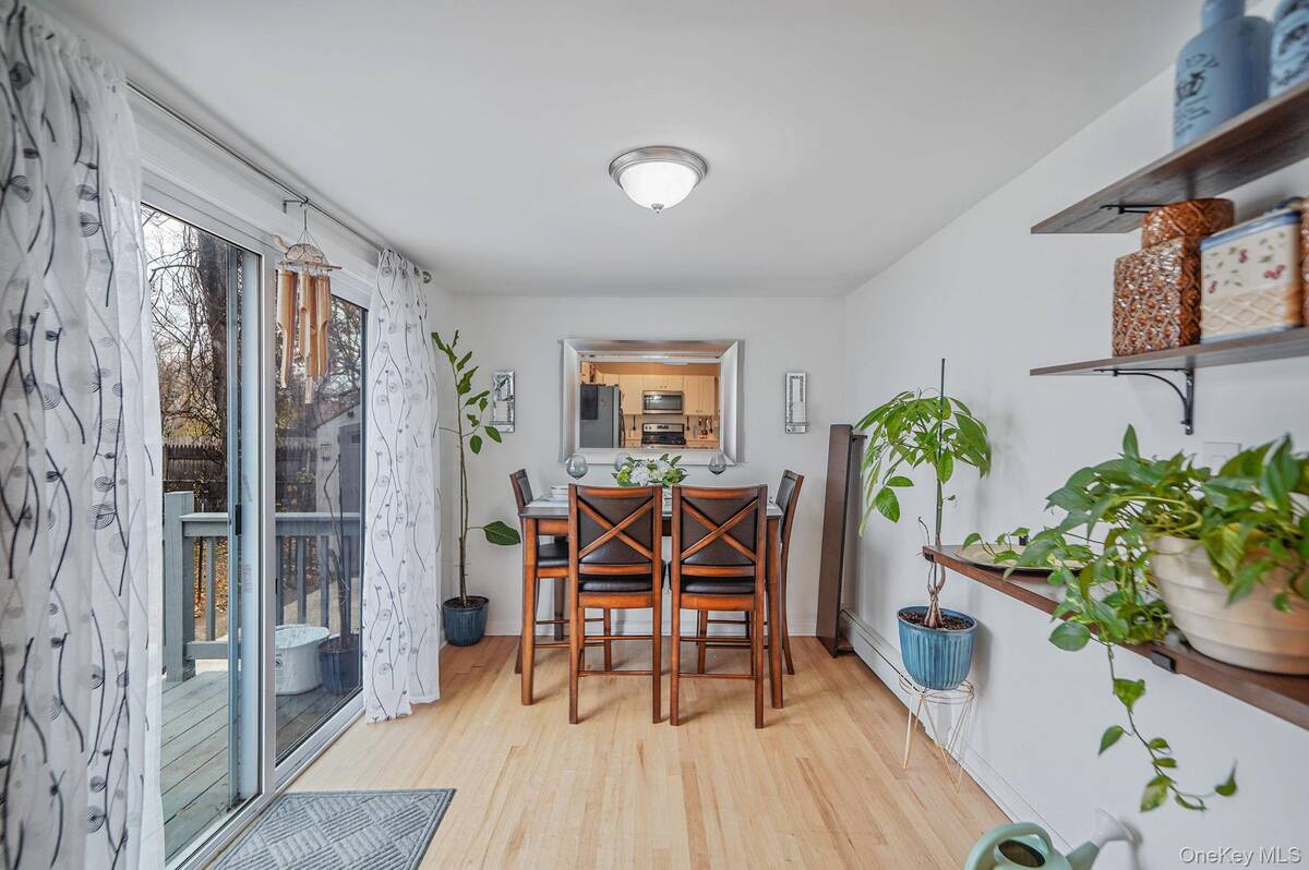 #15 photo, 13 Poplar Street, 롱 아일랜드 Central Islip , NY 11722