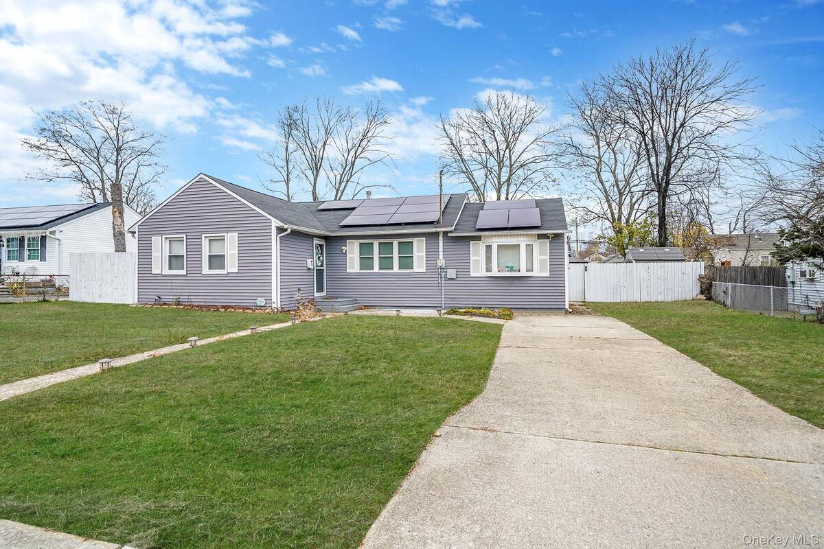 #2 photo, 13 Poplar Street, 롱 아일랜드 Central Islip , NY 11722