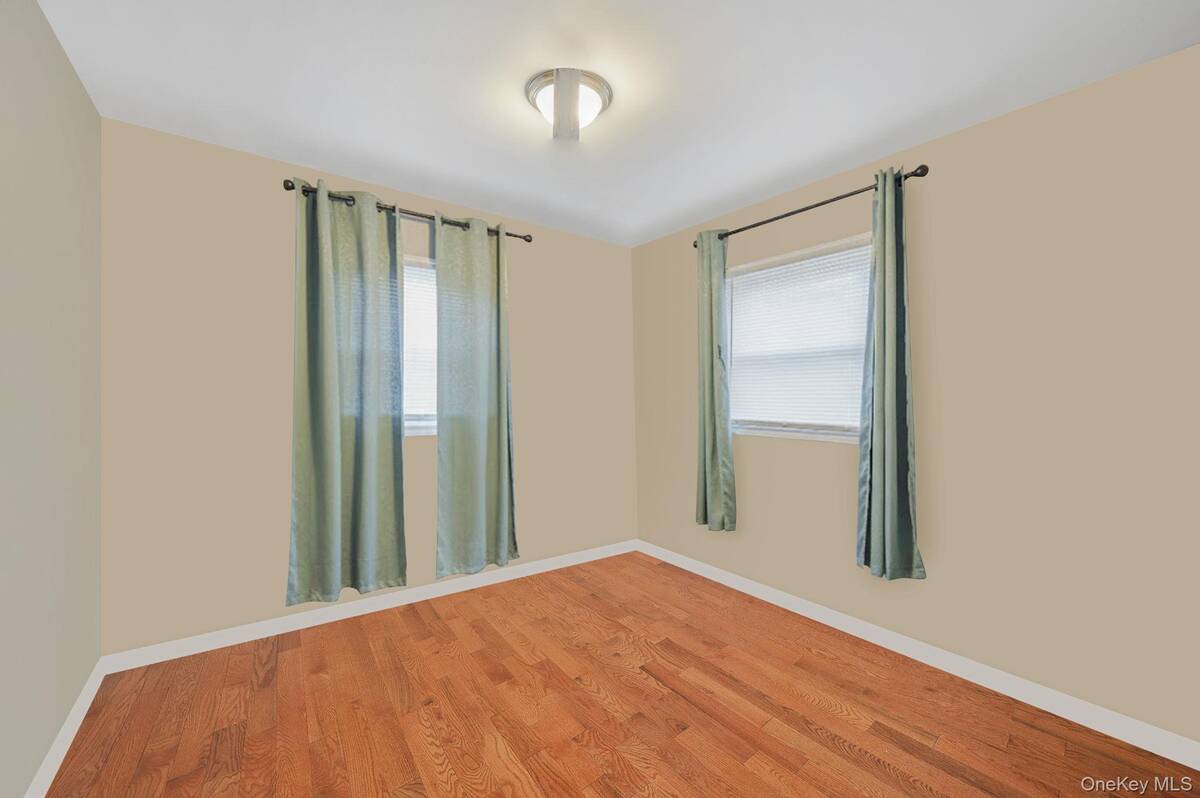 #21 photo, 13 Poplar Street, 롱 아일랜드 Central Islip , NY 11722