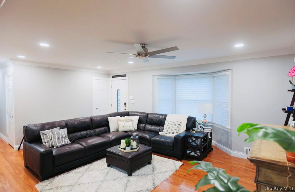 #1 photo, 407 Tree Road, South Setauket , NY 11720