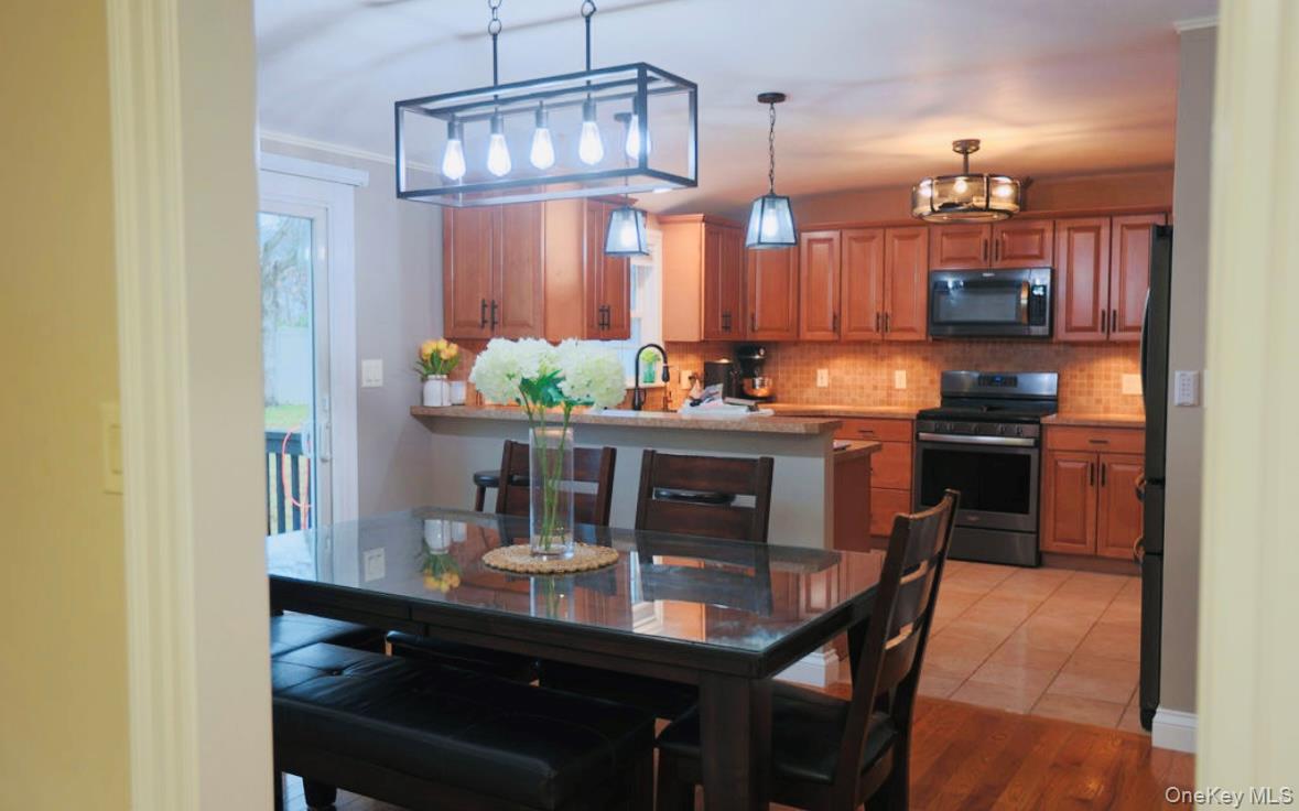 #8 photo, 407 Tree Road, South Setauket , NY 11720