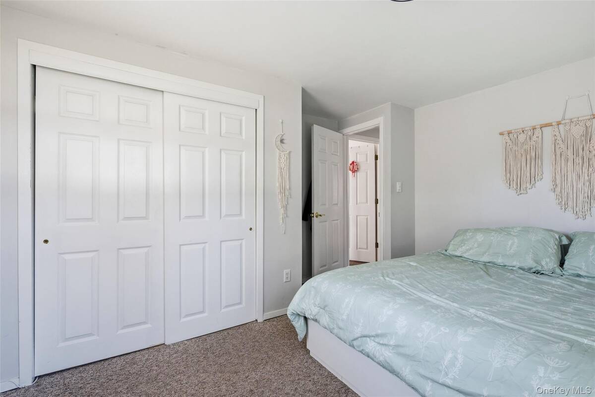 #18 photo, 33 Urban Drive, Selden , NY 11784