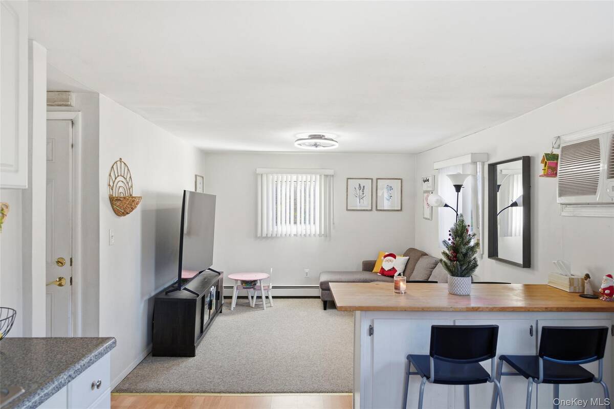 #23 photo, 33 Urban Drive, Selden , NY 11784