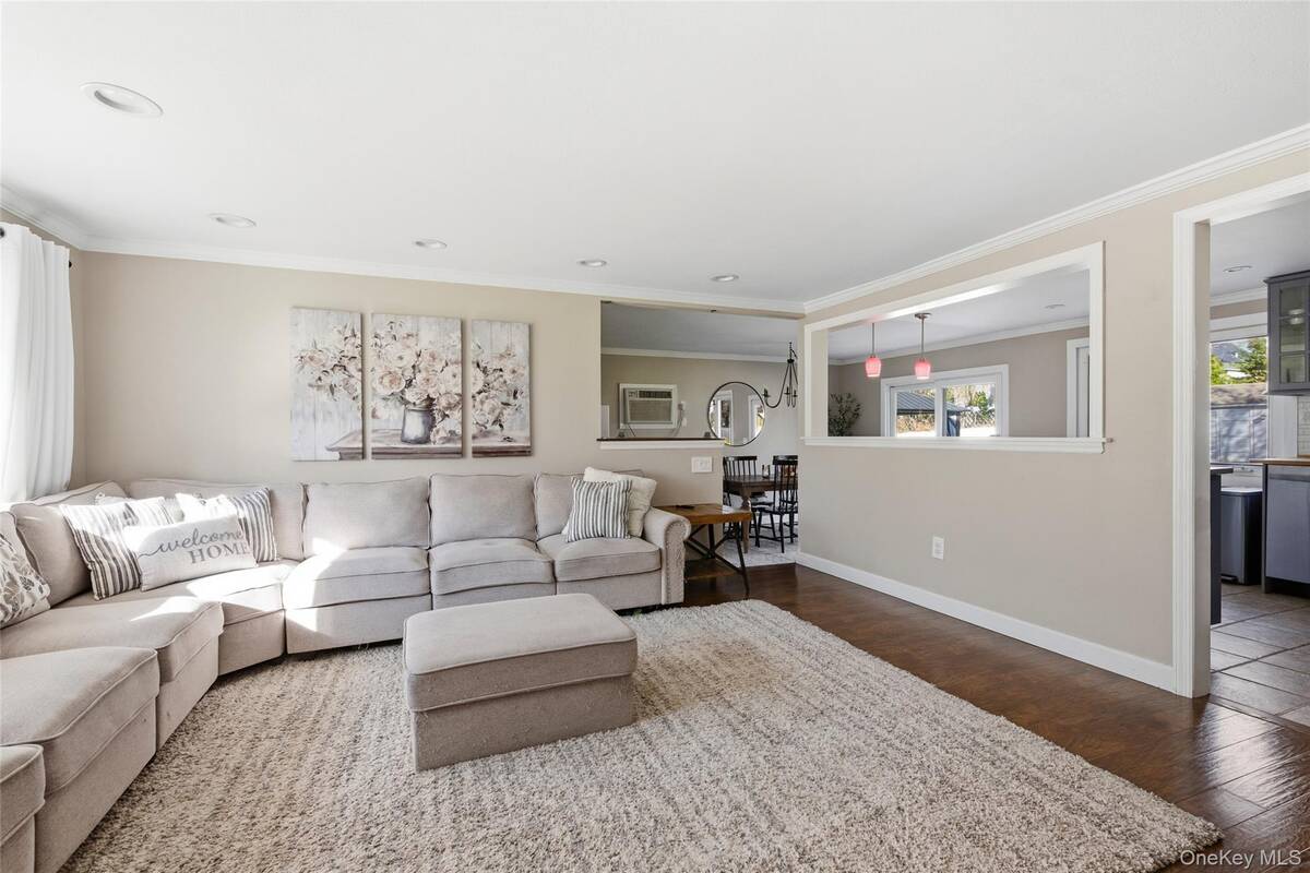 #3 photo, 33 Urban Drive, Selden , NY 11784