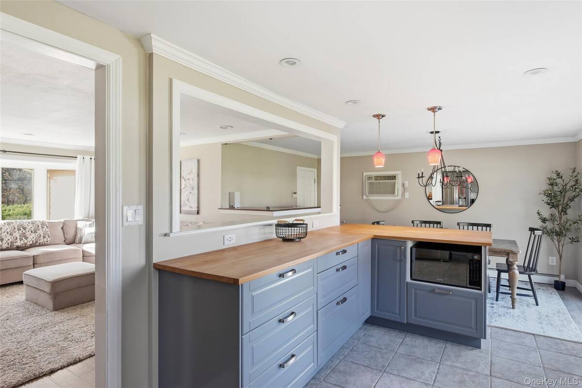 #8 photo, 33 Urban Drive, Selden , NY 11784