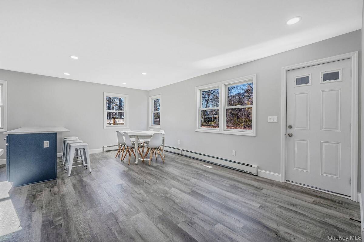 #11 photo, 27 Lyman Road, सफ़ोक काउंटी East Patchogue , NY 11772