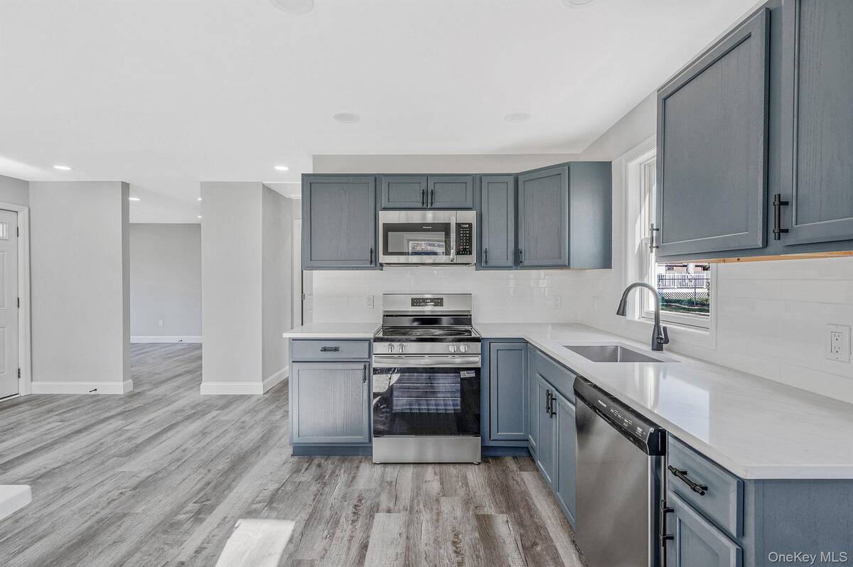 #16 photo, 27 Lyman Road, सफ़ोक काउंटी East Patchogue , NY 11772