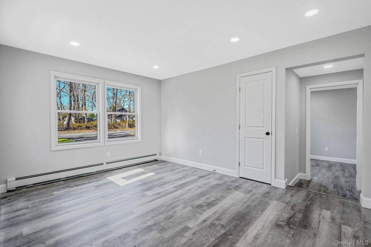 #17 photo, 27 Lyman Road, सफ़ोक काउंटी East Patchogue , NY 11772