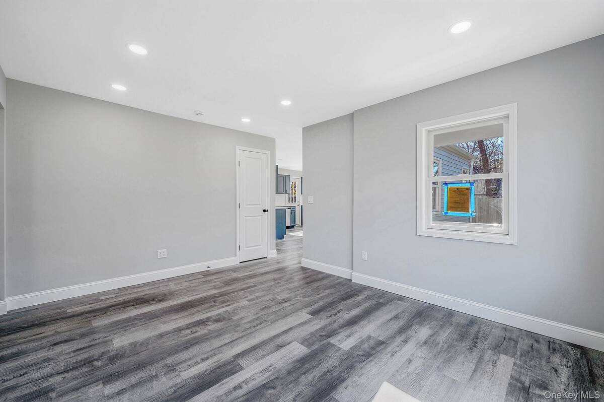 #18 photo, 27 Lyman Road, सफ़ोक काउंटी East Patchogue , NY 11772