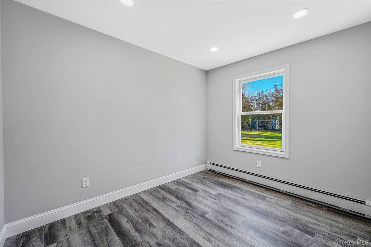 #20 photo, 27 Lyman Road, सफ़ोक काउंटी East Patchogue , NY 11772