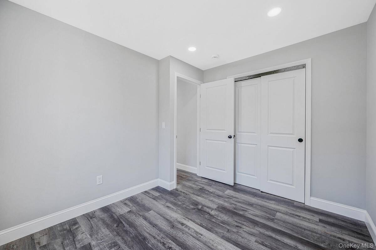 #21 photo, 27 Lyman Road, सफ़ोक काउंटी East Patchogue , NY 11772